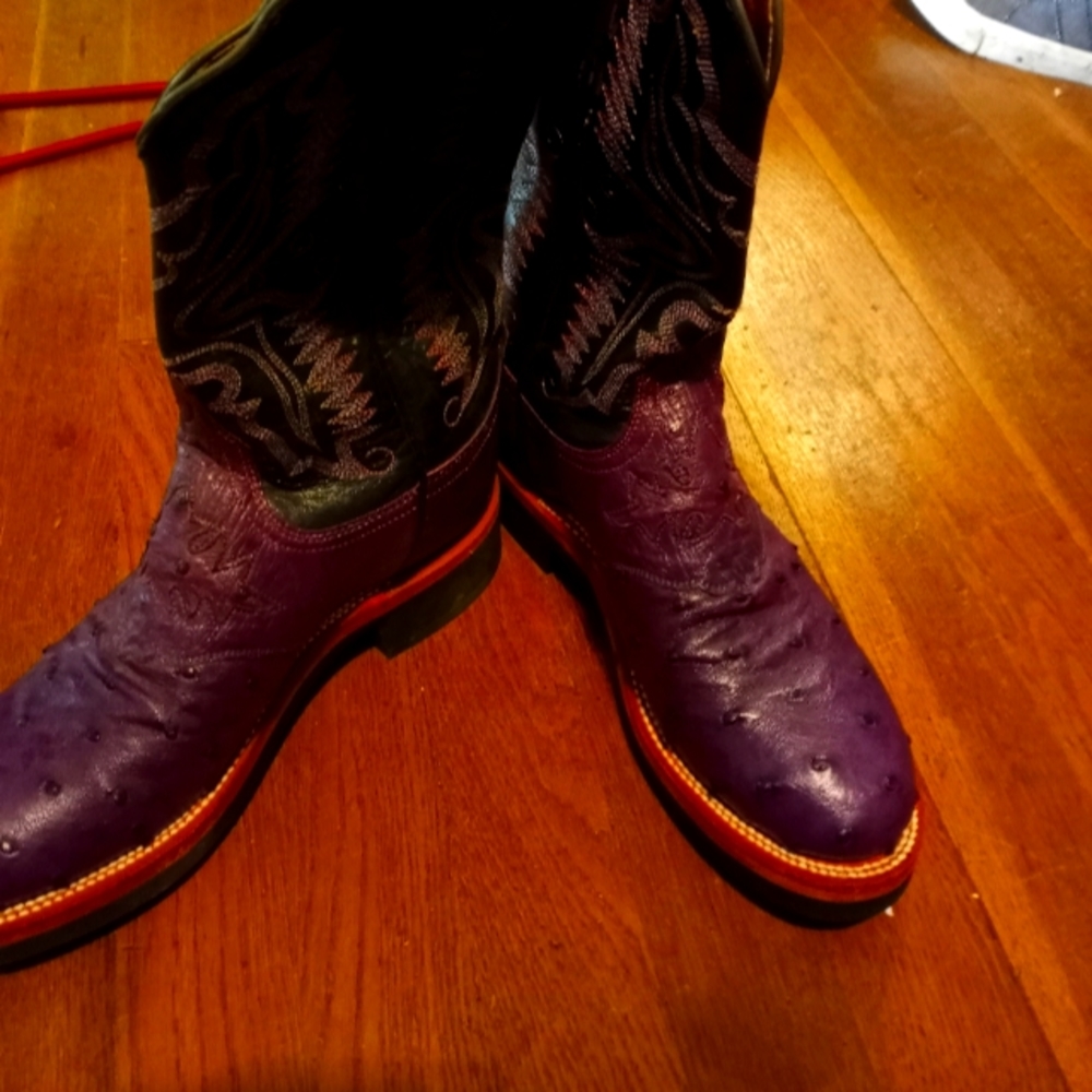 Lucheese size 6 purple